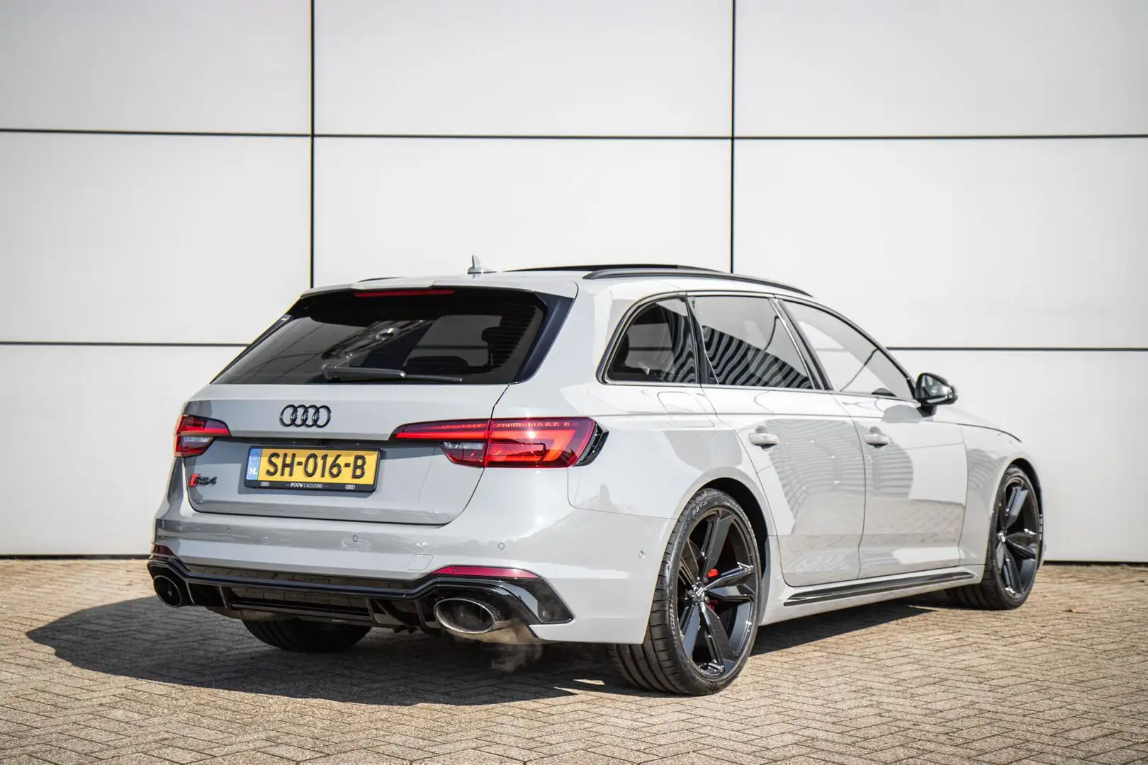 Audi RS4 Avant 2.9 TFSI 450pk quattro | Panoramadak | B&O | Gris - 2