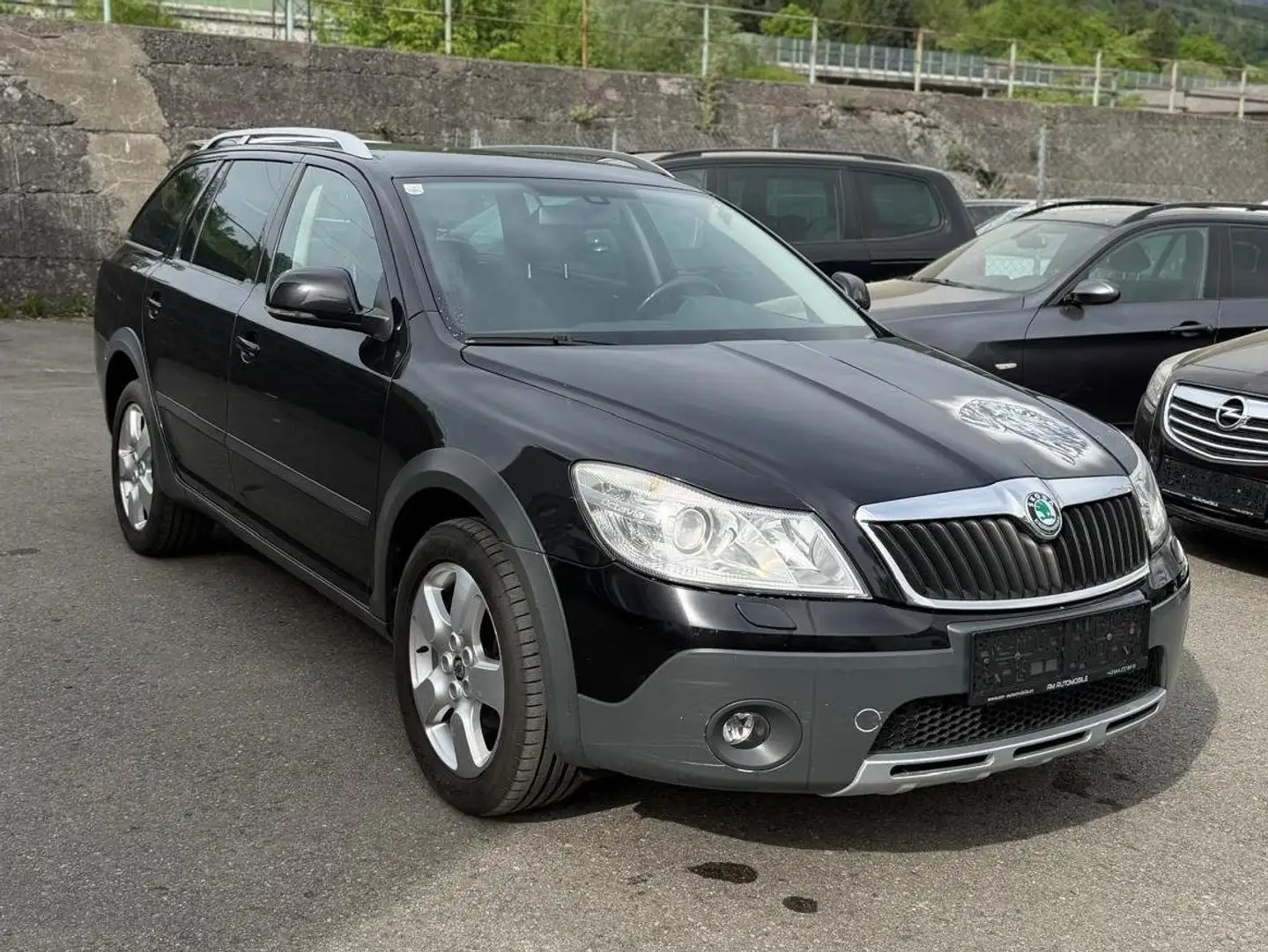 Skoda Octavia Scout 4X4 Schwarz - 1