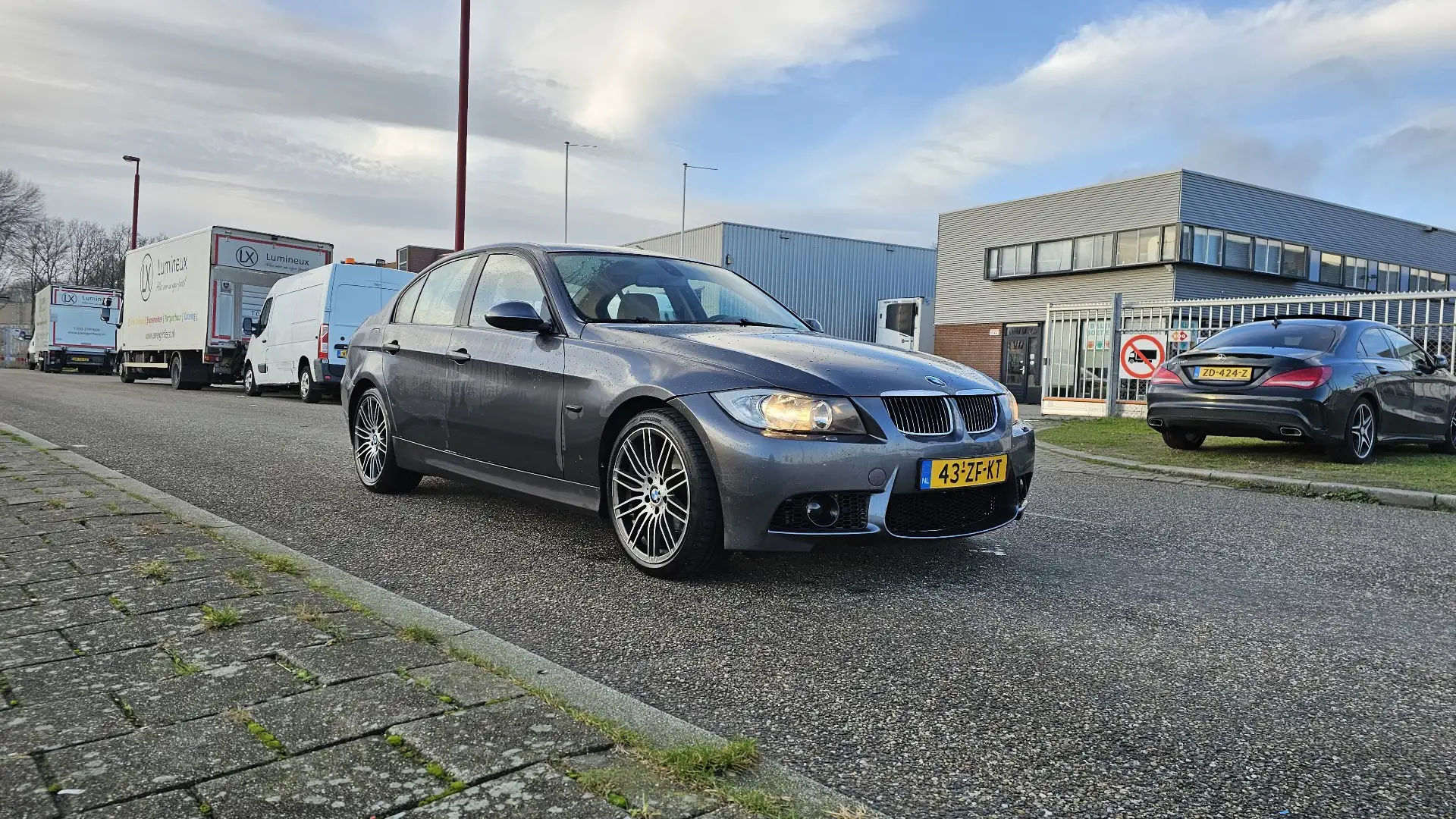 BMW 320 320i Executive Grijs - 2