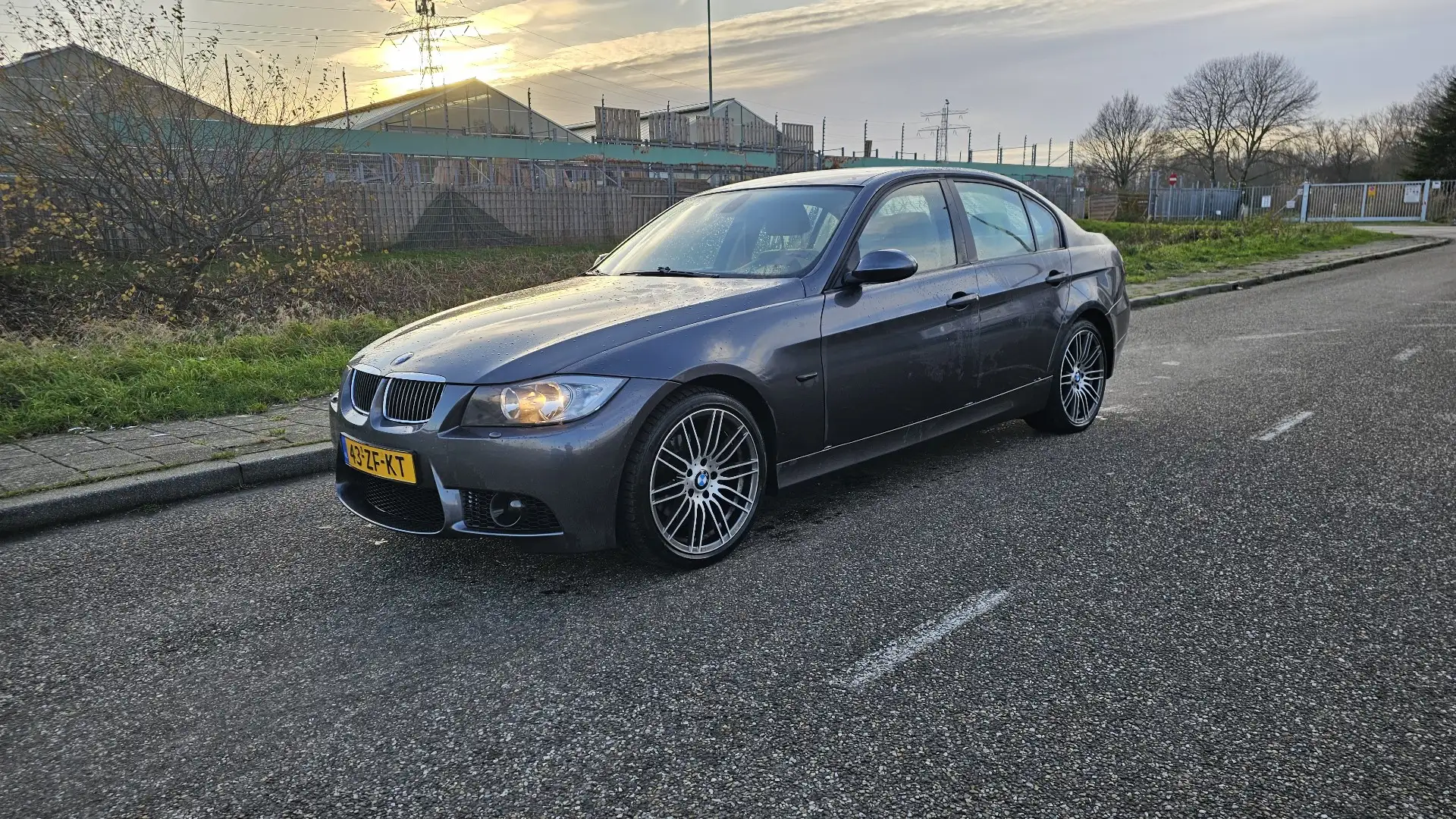 BMW 320 320i Executive Grijs - 1