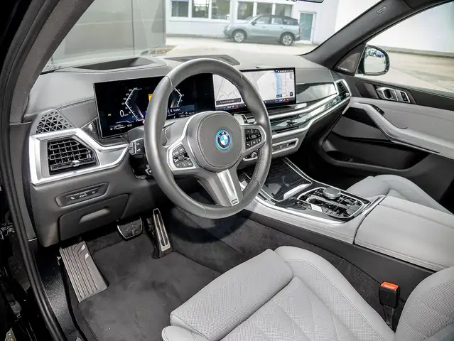 BMW X5 view 4