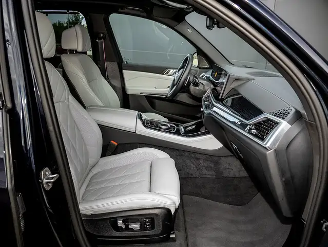 BMW X5 view 5