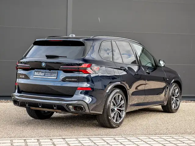 BMW X5 view 2