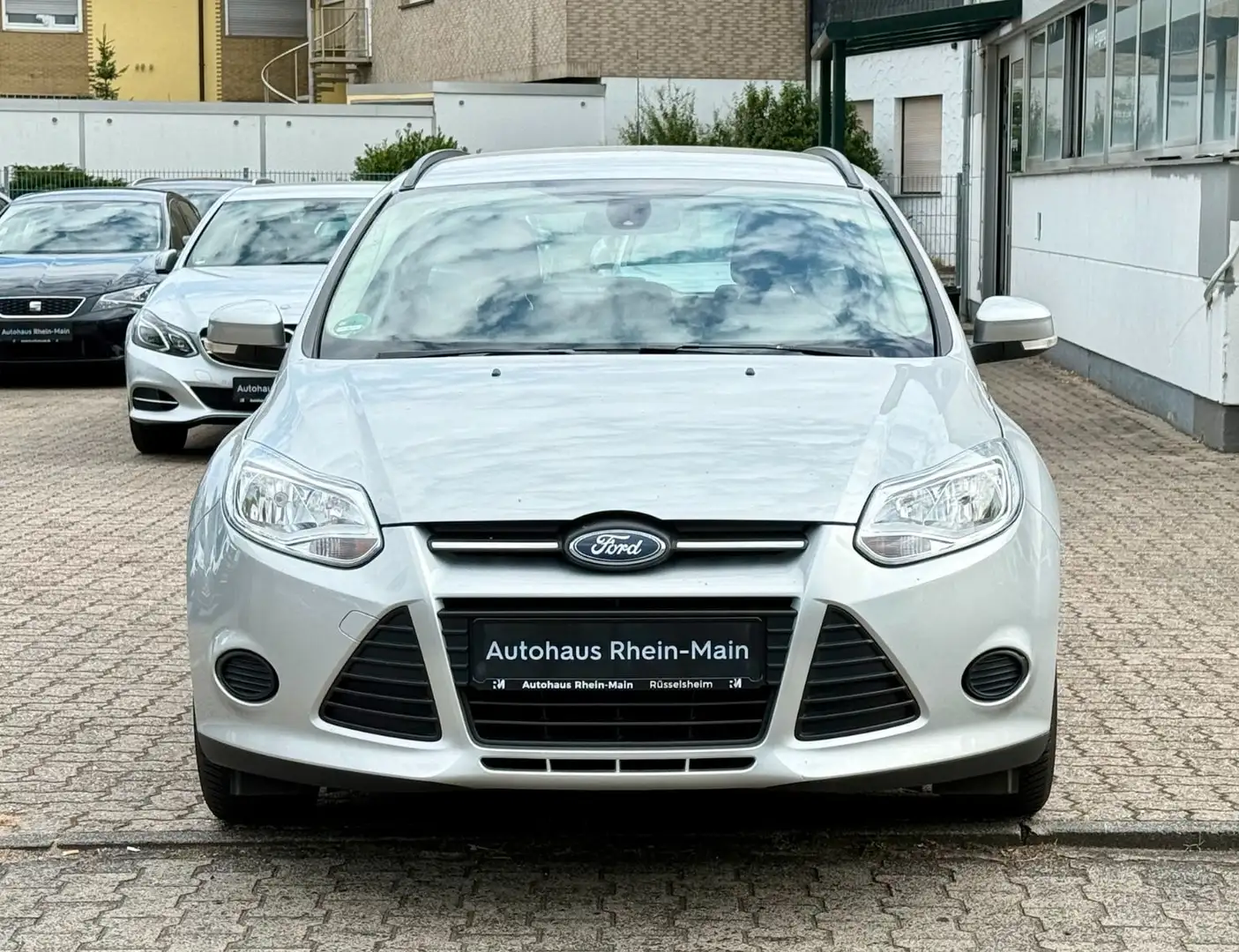 Ford Focus Turnier Trend*Pdc*Aux*Ahk*Wenig KM* Argent - 2