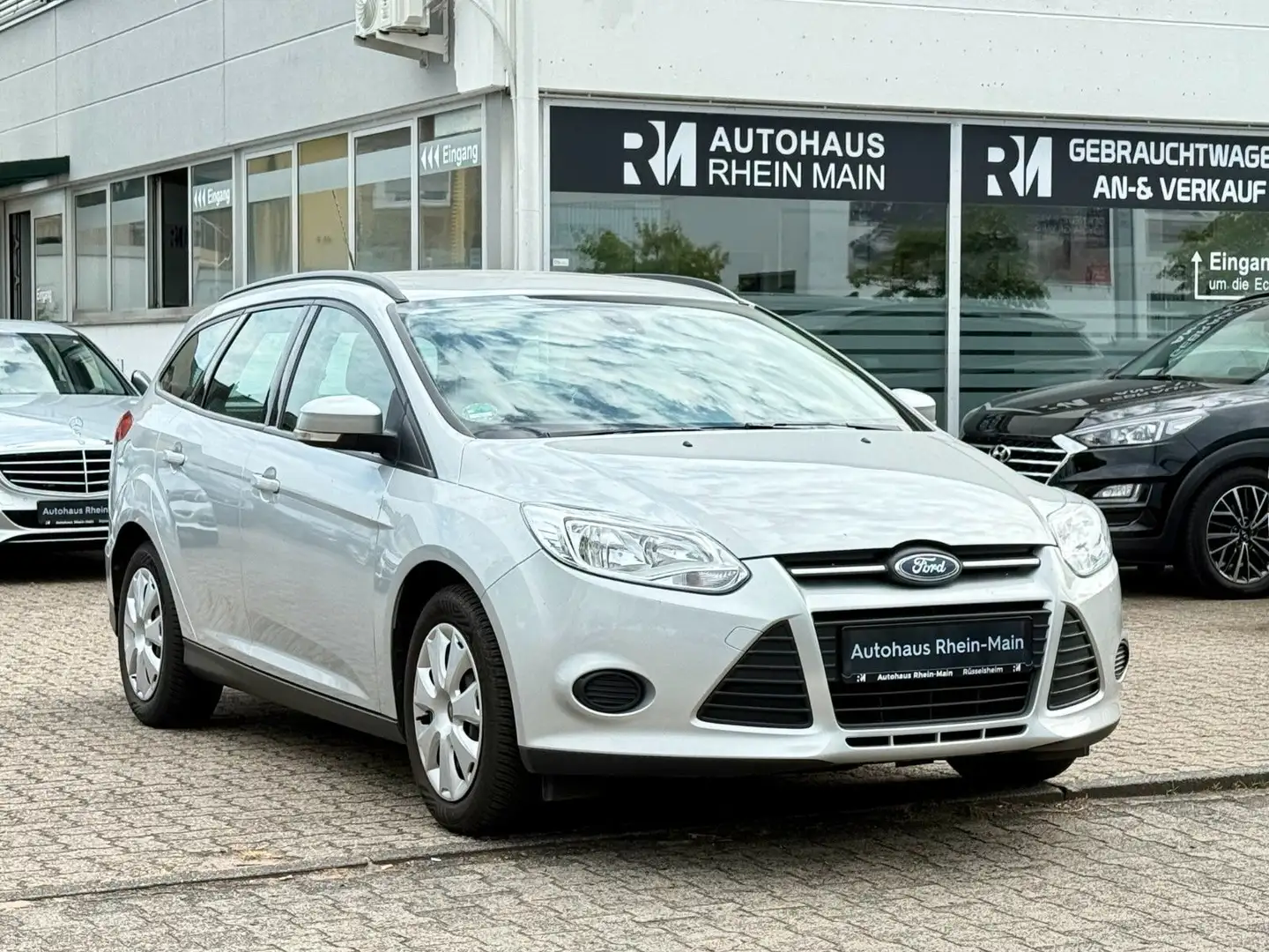 Ford Focus Turnier Trend*Pdc*Aux*Ahk*Wenig KM* Argent - 1