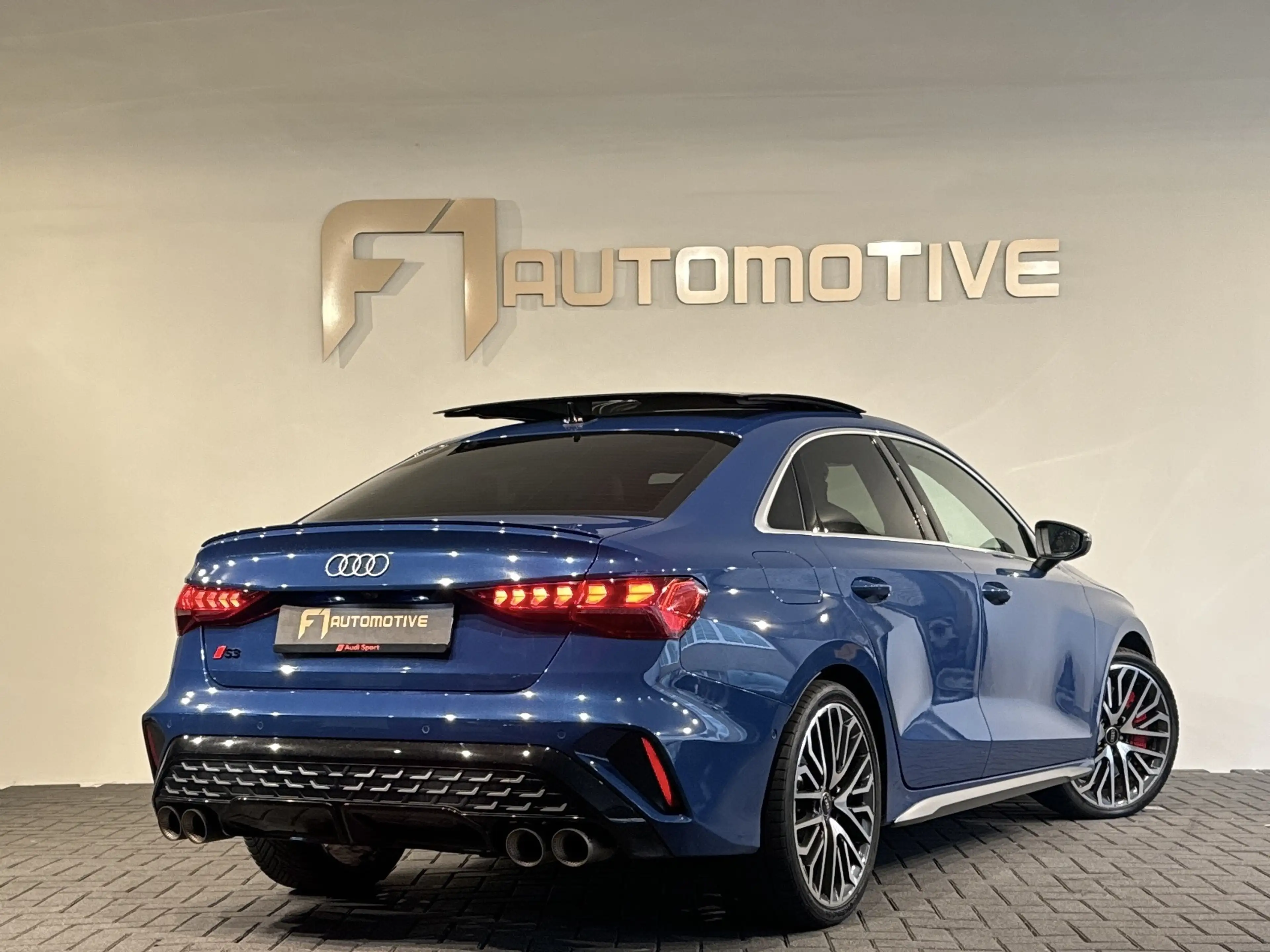 Audi S3 Limousine 2.0 TFSI quattro Pano|Akra|Alcantara|Son — photo 3