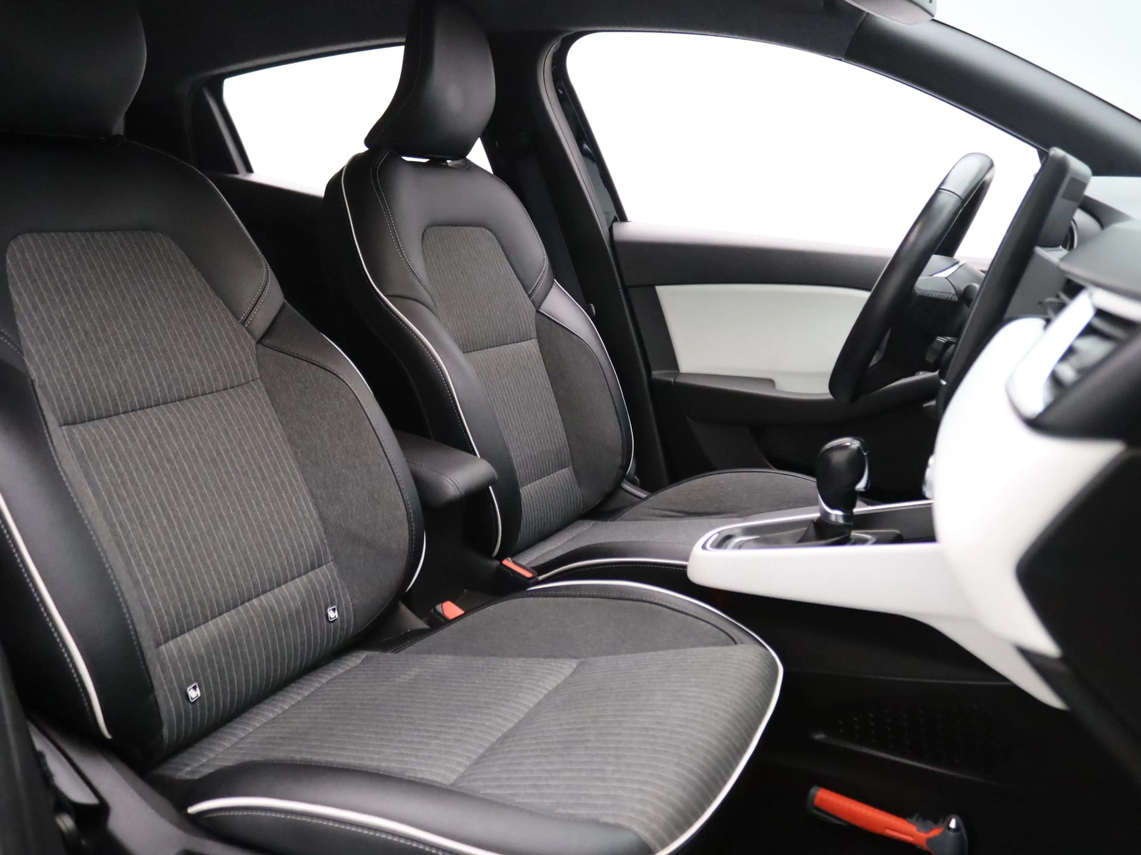 Renault Clio 145pk E-Tech Hybrid Techno Apple Carplay/Android A — photo 32