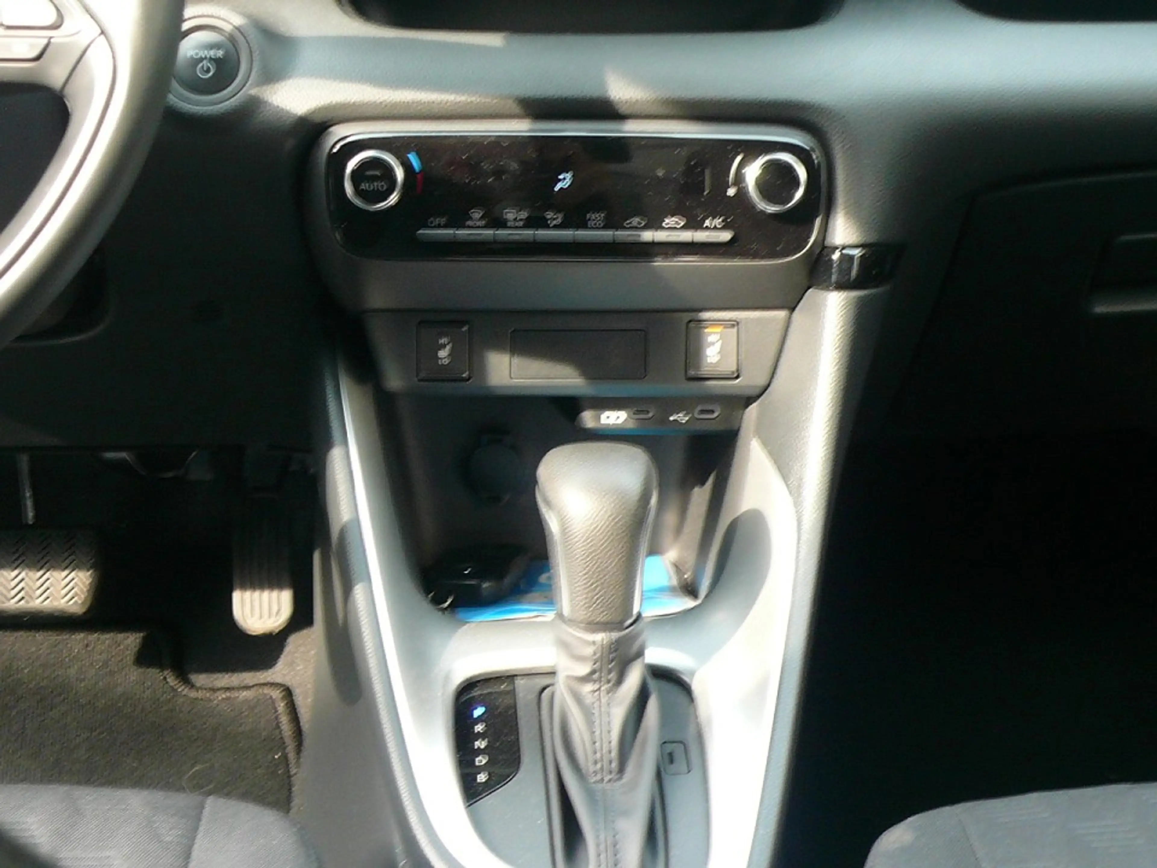 Mazda 2 Hybrid 1.5L Hybrid "Exclusive-Line" VVT-i 116 2 Hy — photo 12