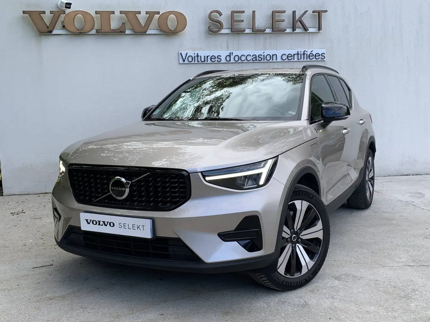Volvo XC40 T4 Recharge 129+82 ch DCT7 Plus Beżowy - 1