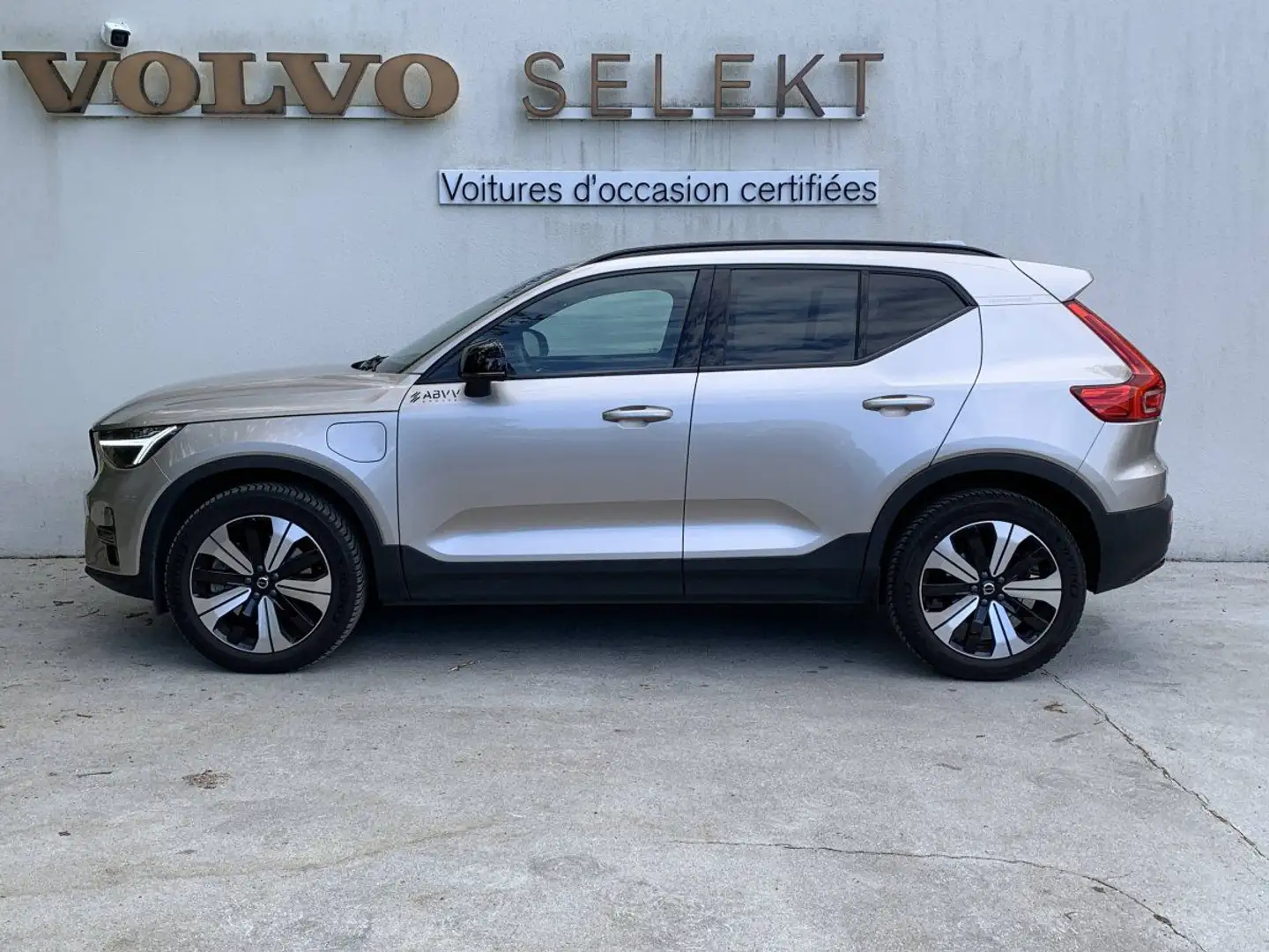 Volvo XC40 T4 Recharge 129+82 ch DCT7 Plus Beżowy - 2