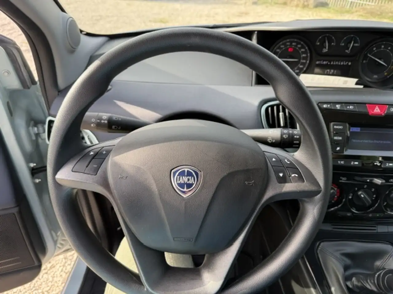 Lancia Ypsilon 2023 — фото 8