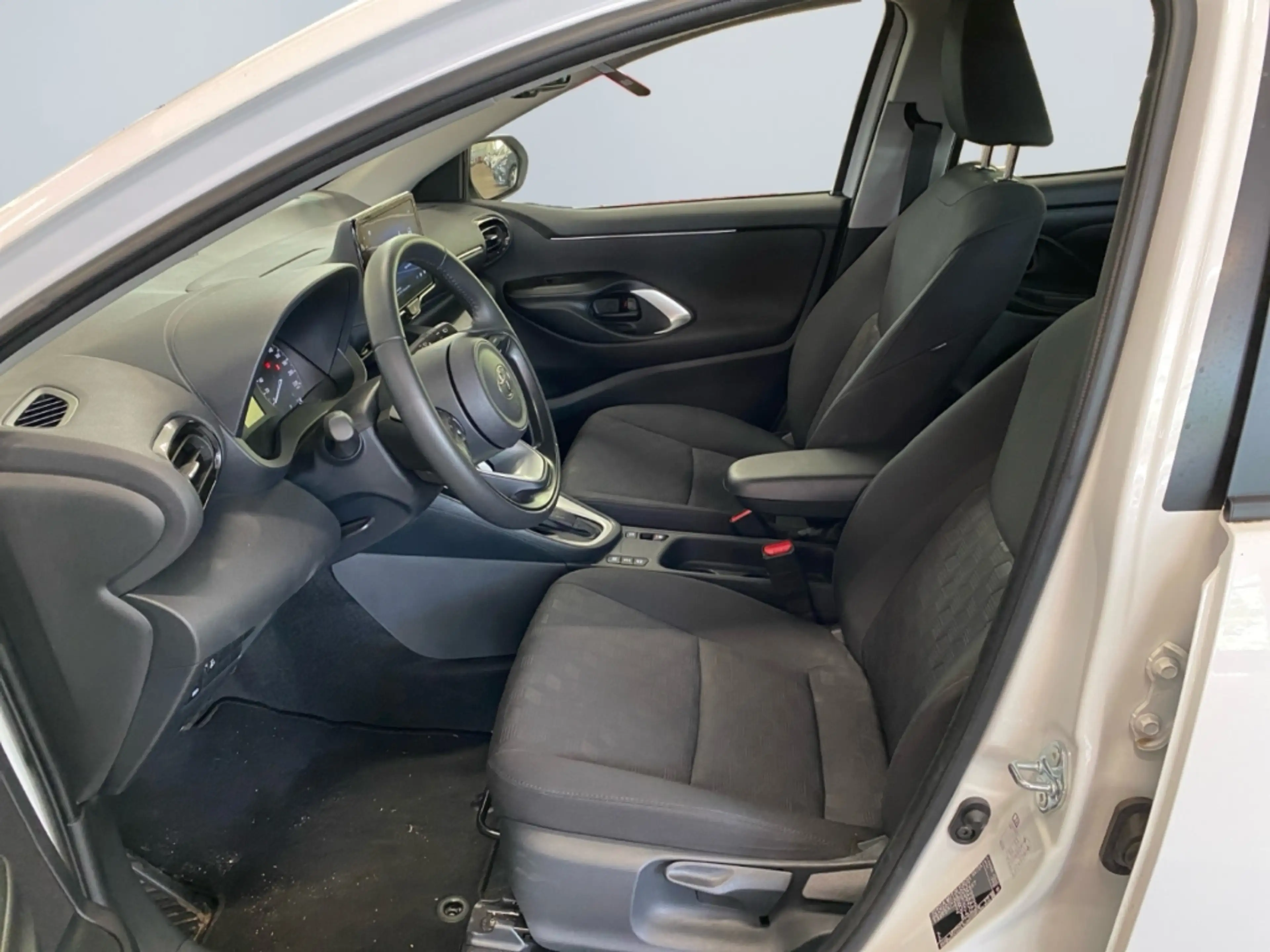 Toyota Yaris Hybrid 1.5 Comfort *ACC*CAM*CarPlay*DAB*BT* — photo 9