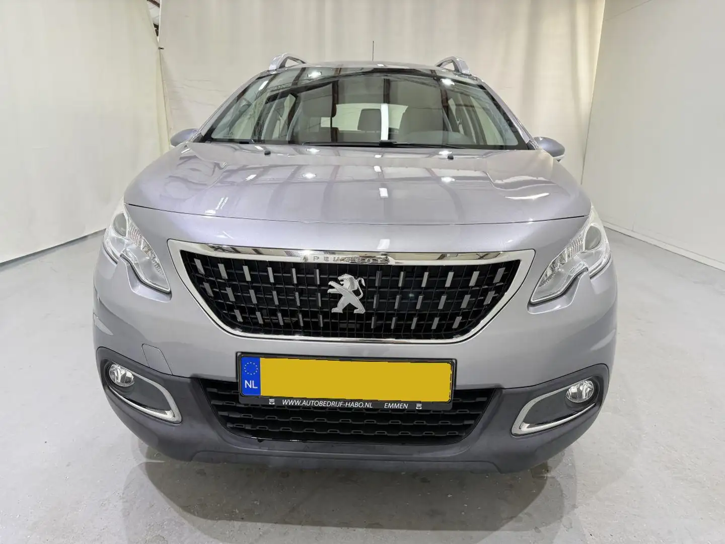 Peugeot 2008 1.2 PureTech Blue Lion Navi Grijs - 2