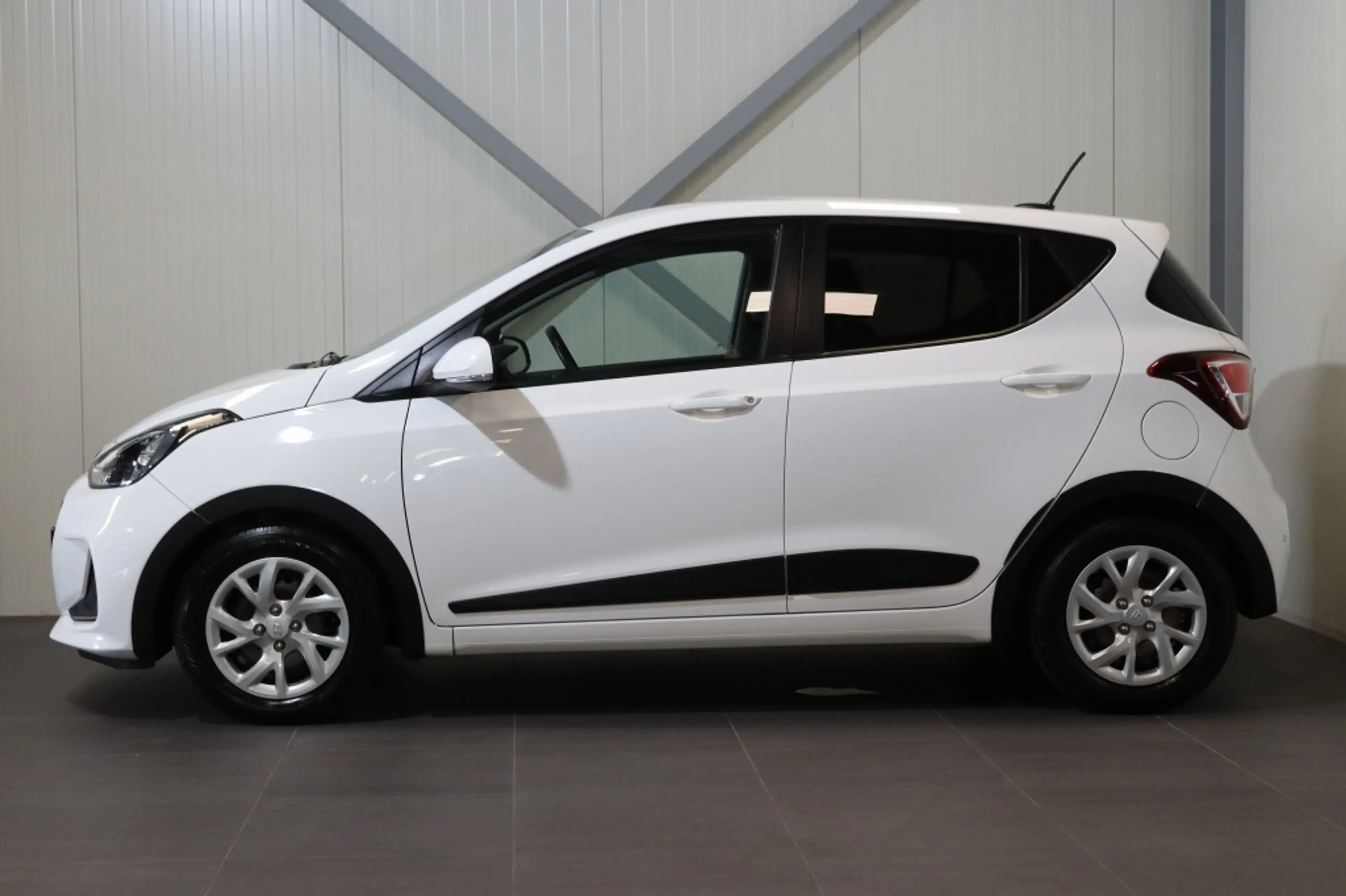 Hyundai i10 1.0i Premium|Navi|Climate|PDC|Winter|Privacy|Rijkl — photo 2