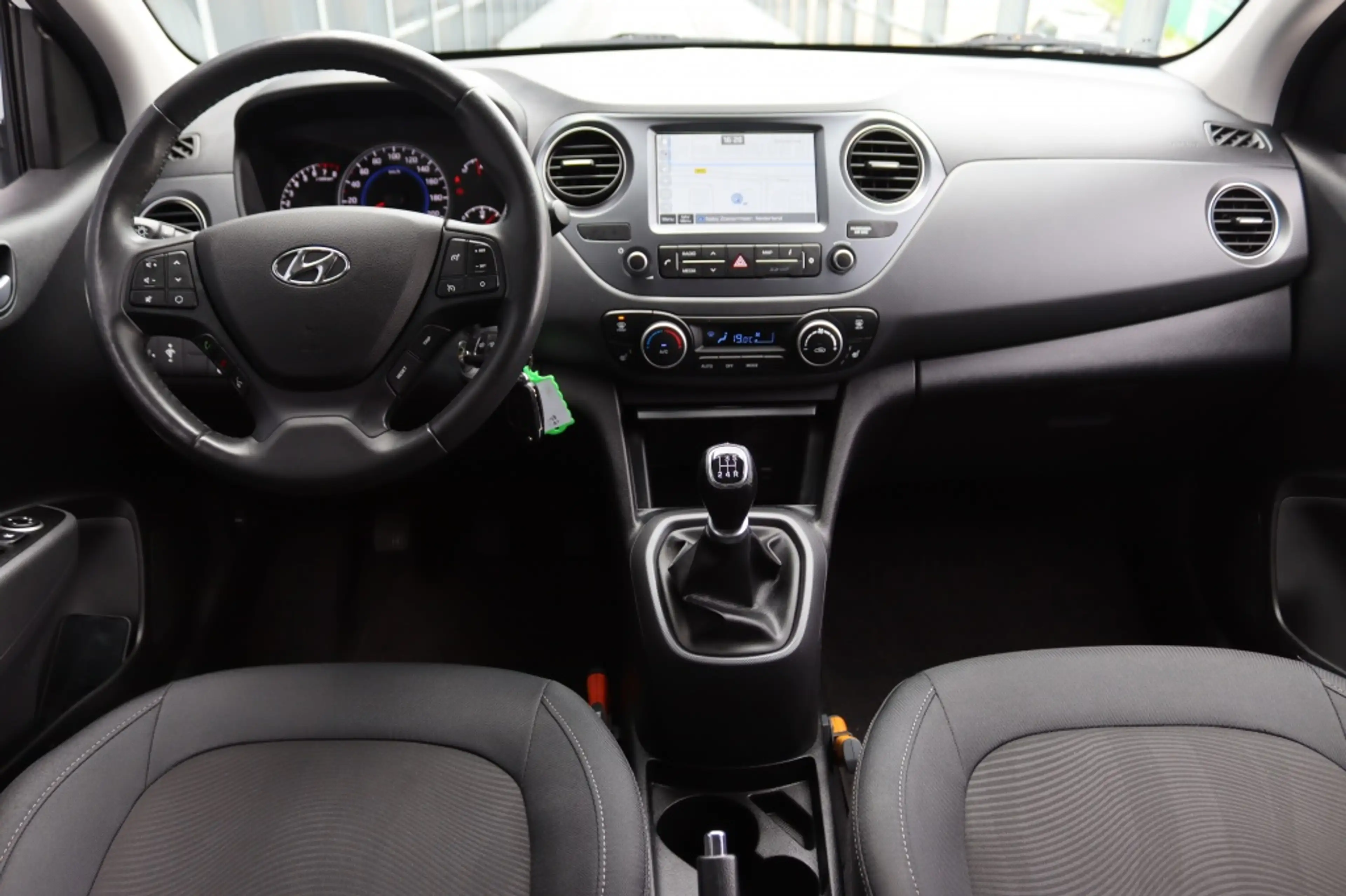 Hyundai i10 1.0i Premium|Navi|Climate|PDC|Winter|Privacy|Rijkl — photo 13