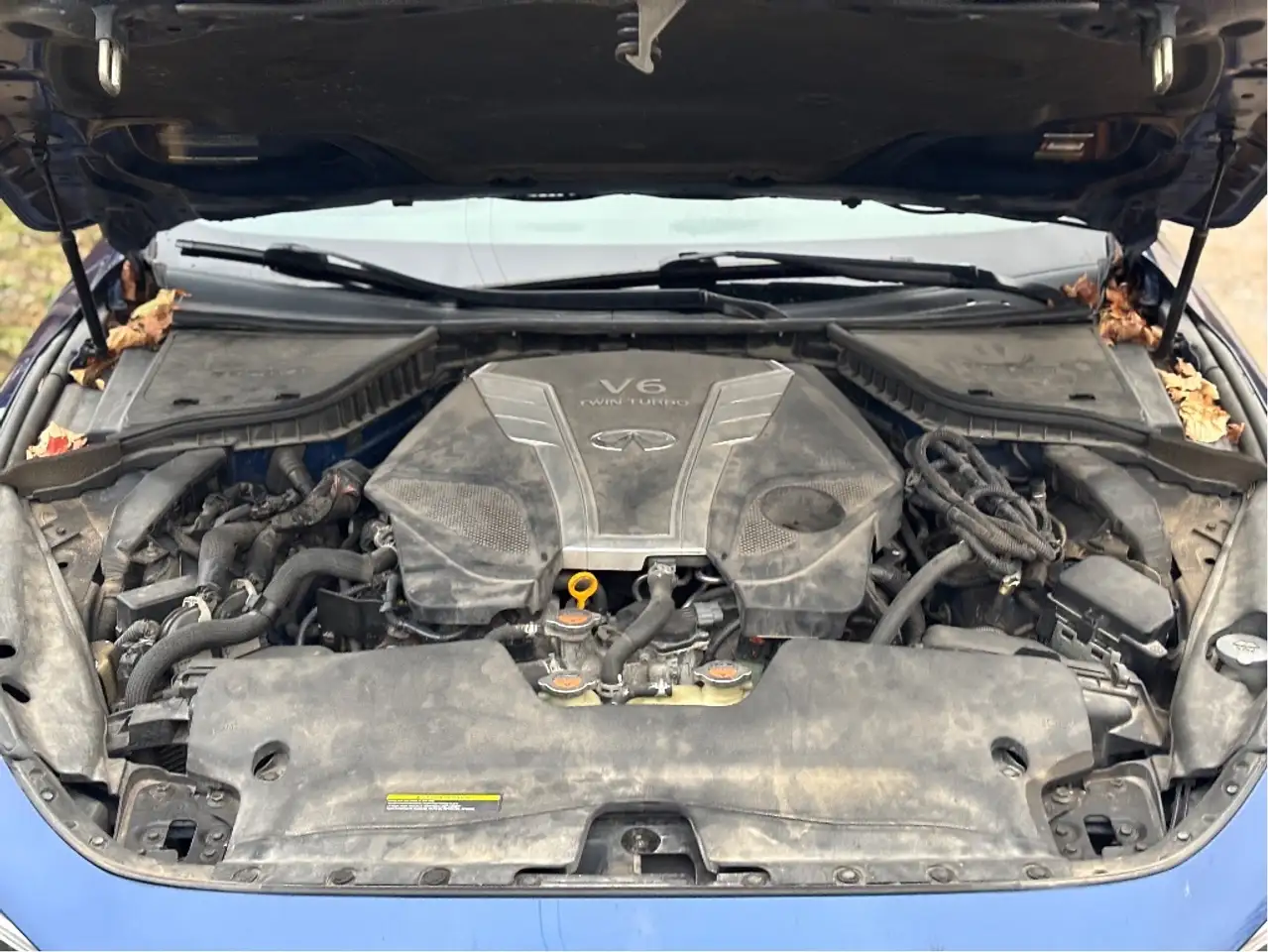 Infiniti Q60 снимка Infiniti Q60