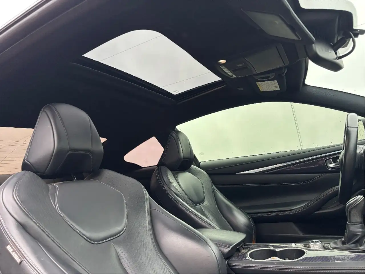 Infiniti Q60 снимка Infiniti Q60