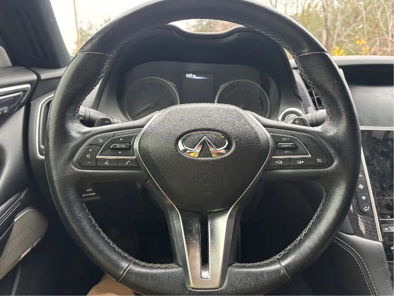 Infiniti Q60 снимка Infiniti Q60