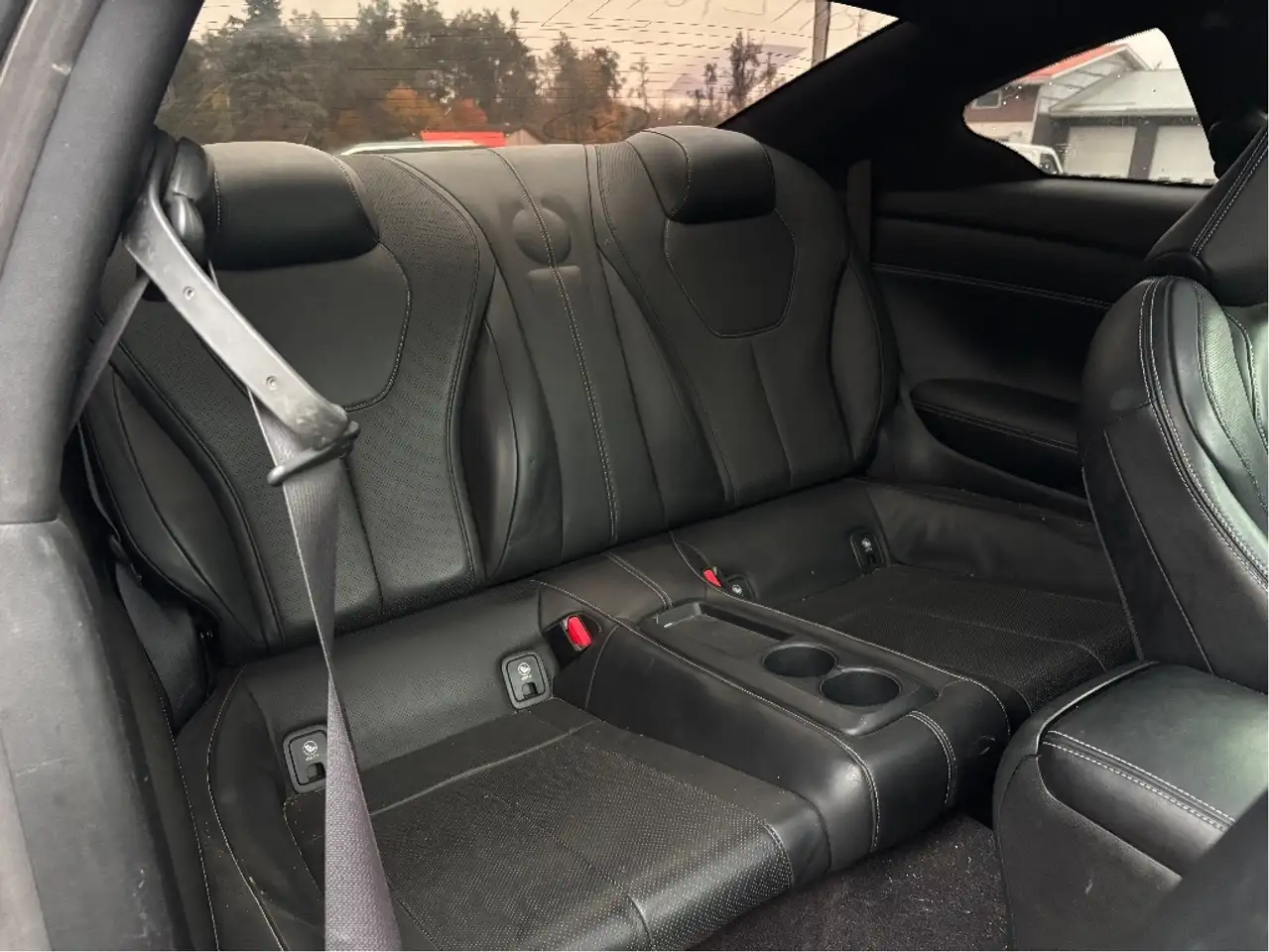 Infiniti Q60 снимка Infiniti Q60
