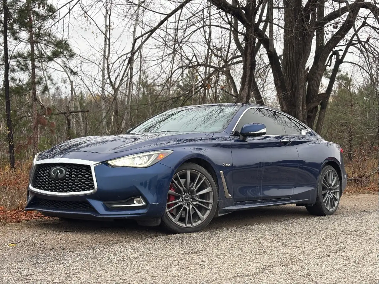 Infiniti Q60 снимка Infiniti Q60