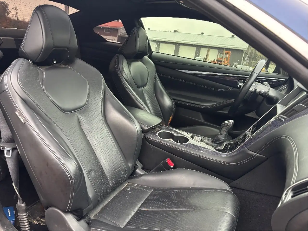 Infiniti Q60 снимка Infiniti Q60