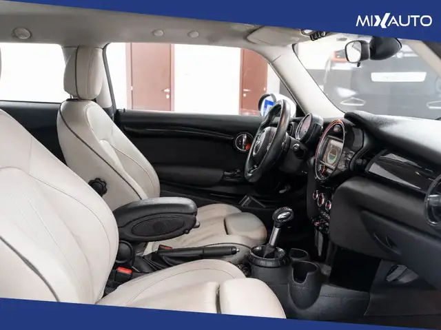 Mini Hatch view 13