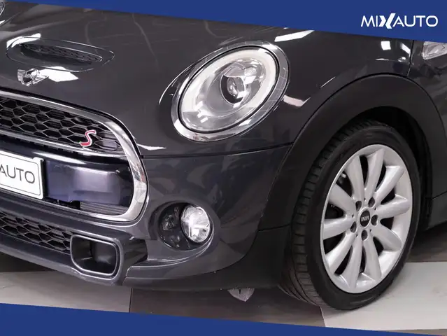 Mini Hatch view 9