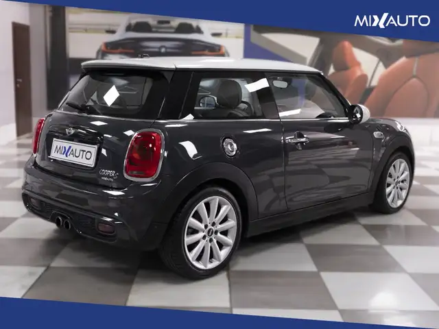 Mini Hatch view 5