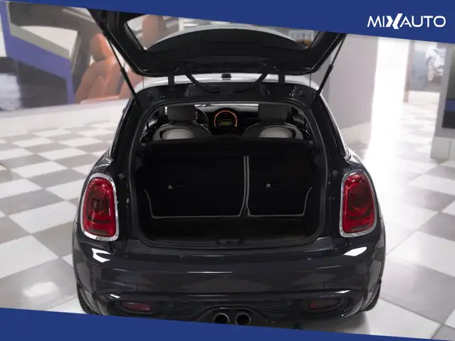 Mini Hatch view 7