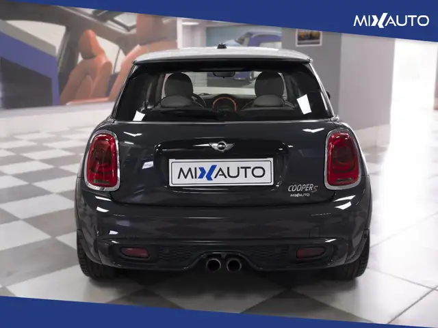 Mini Hatch view 4