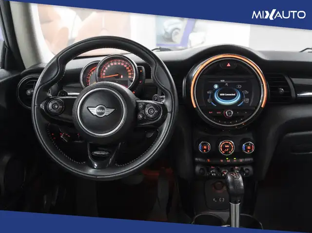 Mini Hatch view 11