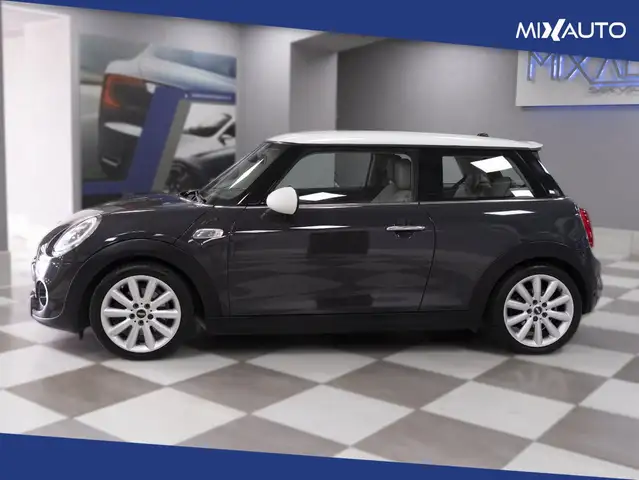 Mini Hatch view 3