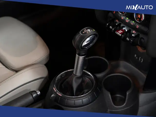 Mini Hatch view 14