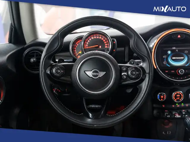 Mini Hatch view 12