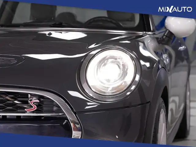 Mini Hatch view 10