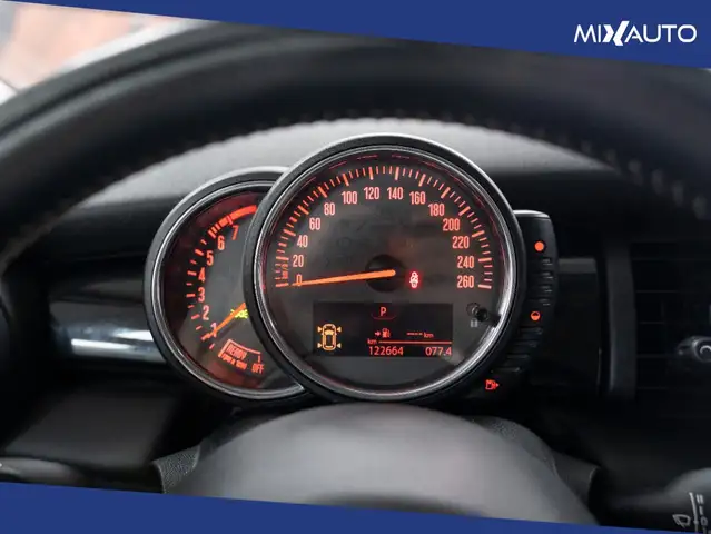 Mini Hatch view 15