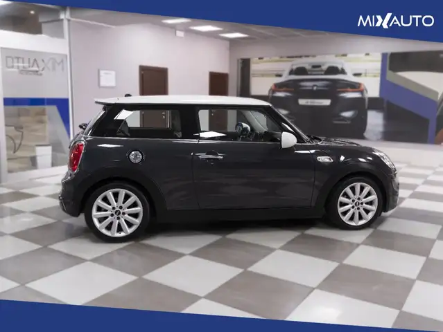 Mini Hatch view 6