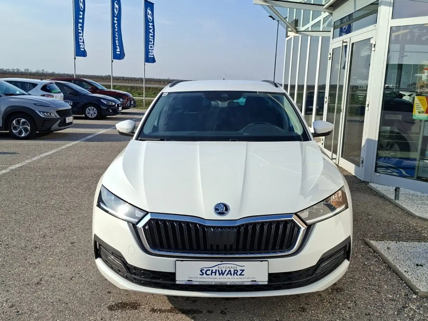 Skoda Octavia Combi 2,0 TDI Style DSG Weiß - 2