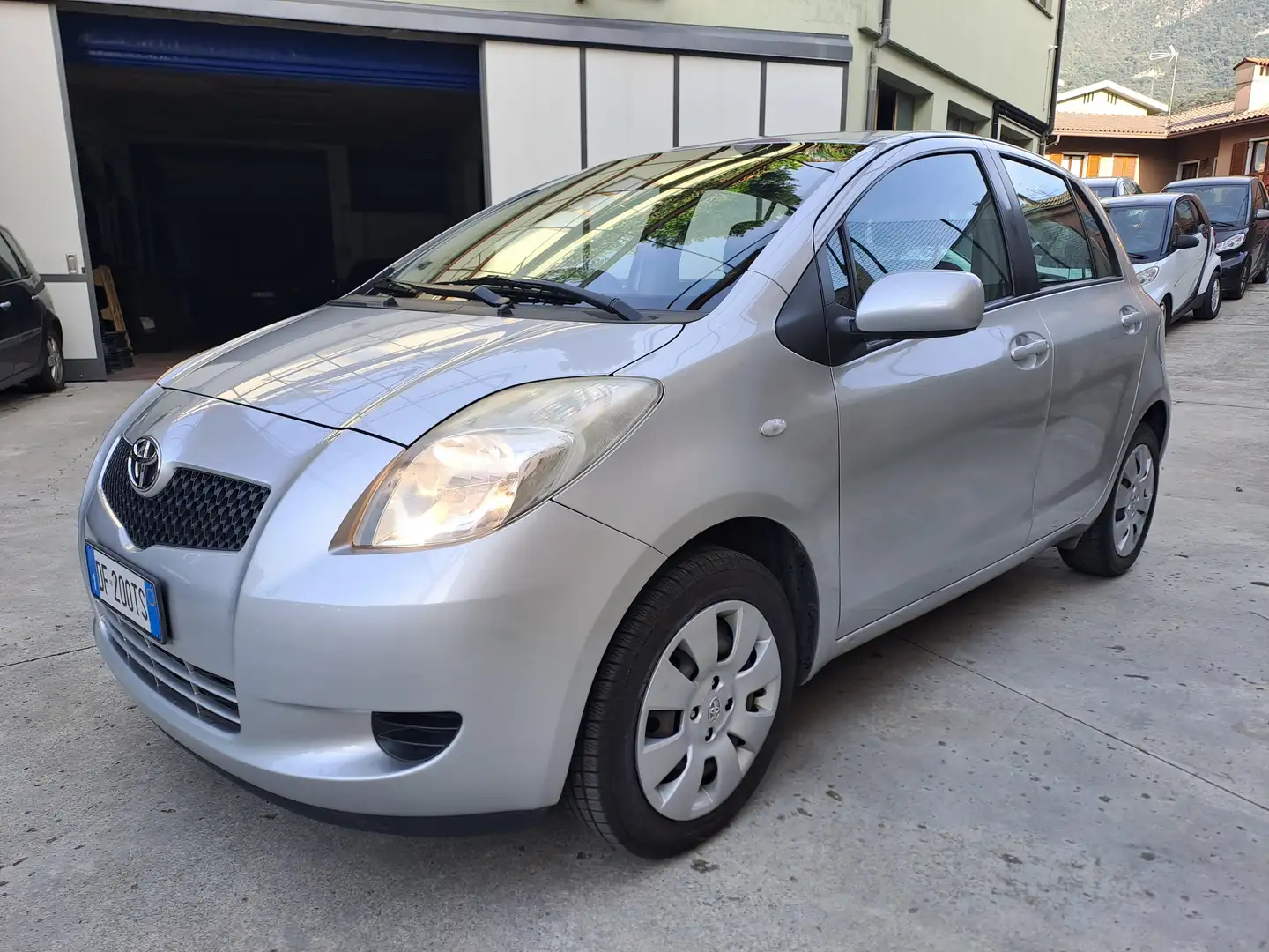 Toyota Yaris 1.0 BENZINA ** 76.000 KM ** Argent - 1