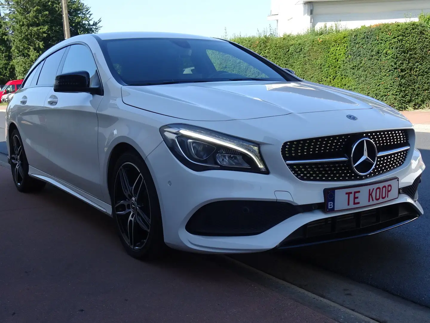 Mercedes-Benz CLA 200 CLA Shooting Brake 200 AMG Line Fehér - 1