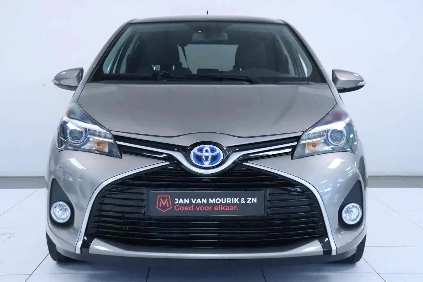 Toyota Yaris 1.5 Hybrid Dynamic | Navi | Panodak | Trekhaak | A Bruin - 2