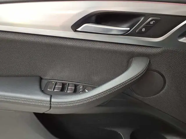 BMW X3 view 4