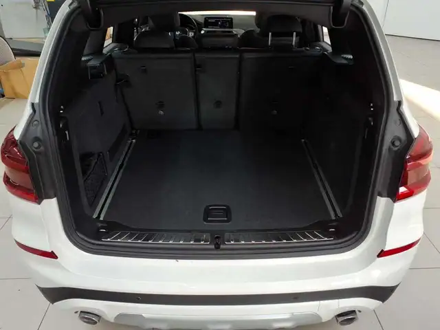 BMW X3 view 9