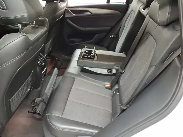 BMW X3 view 7