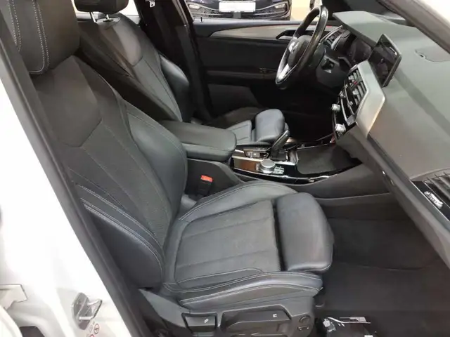 BMW X3 view 10