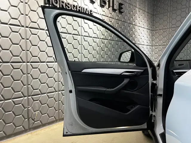 BMW X1 view 9