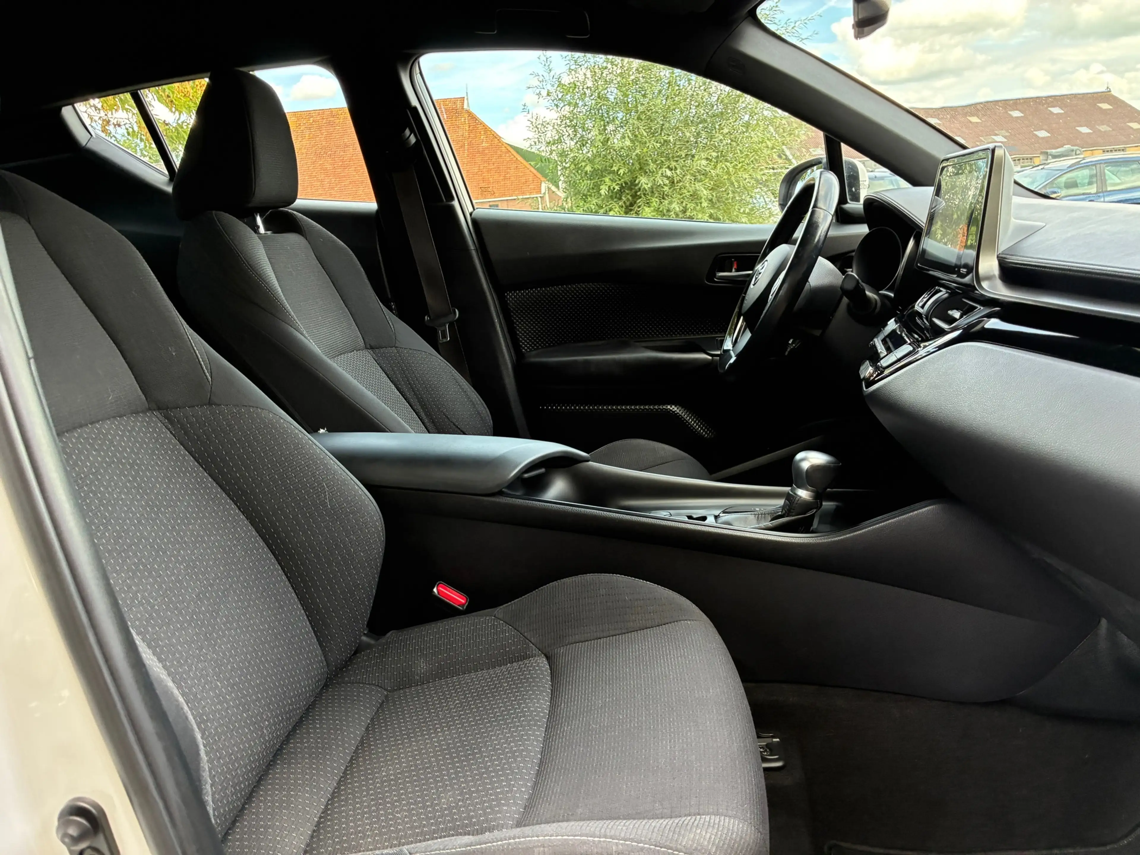 Toyota C-HR 1.2 Dynamic | Navi + Camera + Clima + Cruise Nu €1 — photo 8