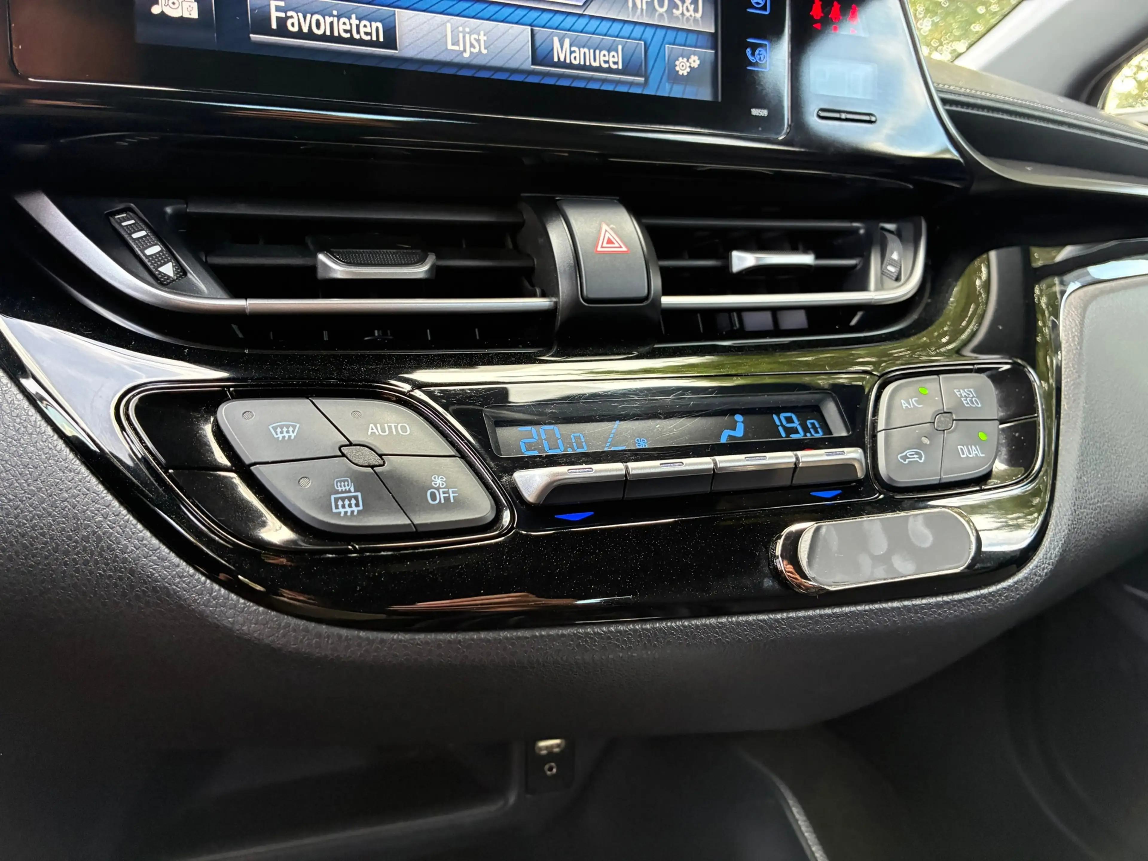 Toyota C-HR 1.2 Dynamic | Navi + Camera + Clima + Cruise Nu €1 — photo 17