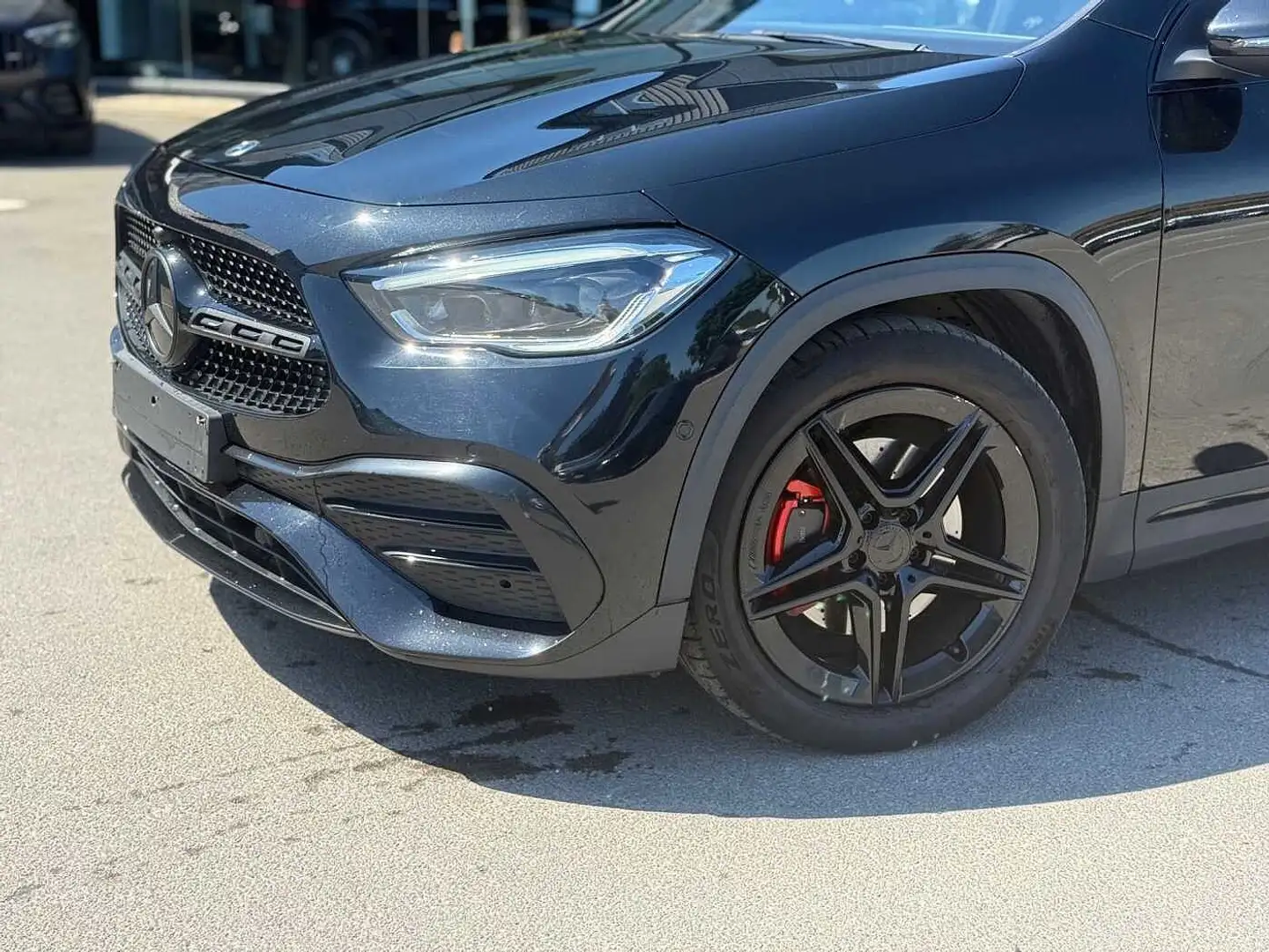 Mercedes-Benz GLA 180 d Off-Roader Czarny - 2