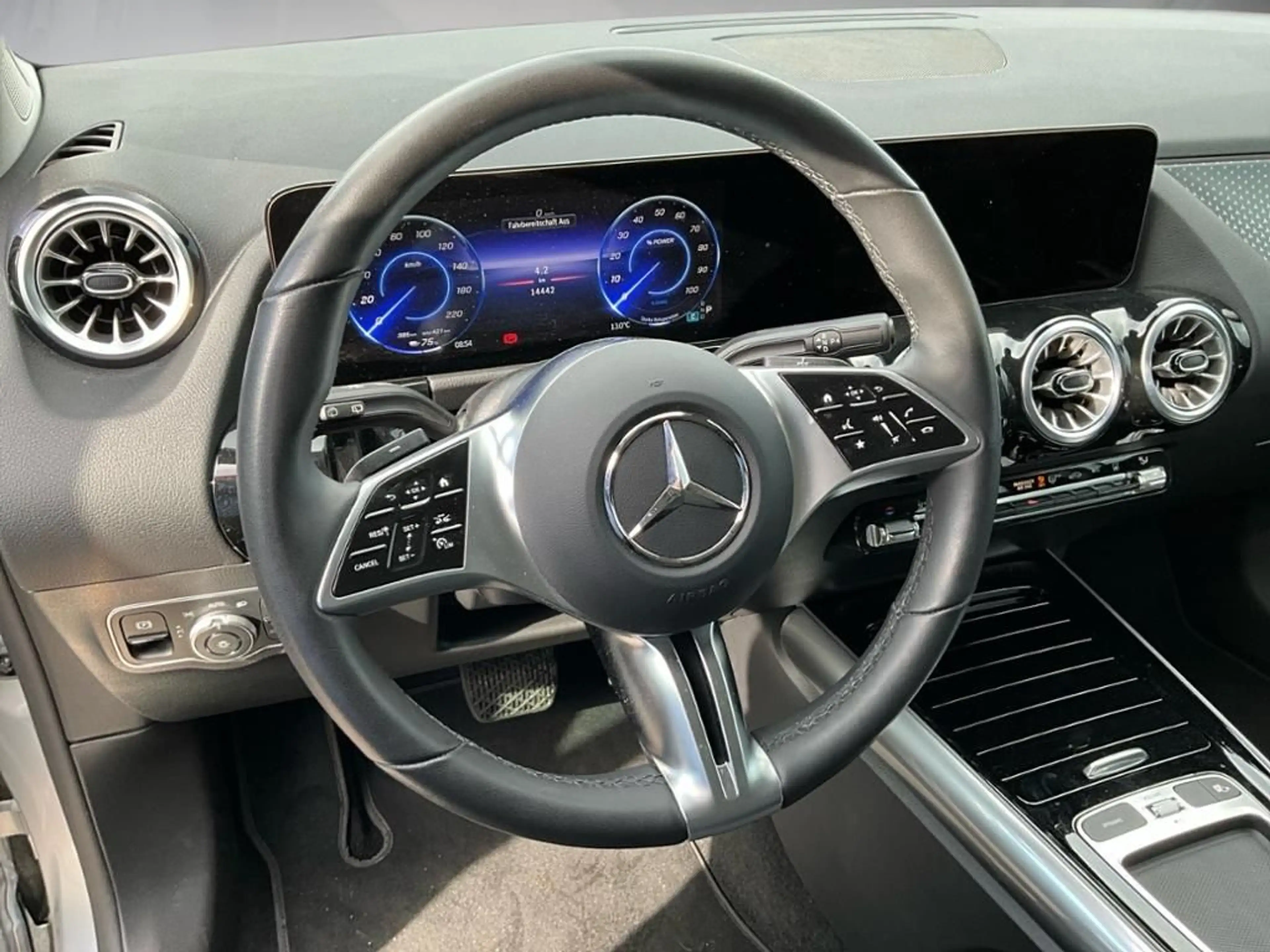 Mercedes-Benz EQA 250+ Progressive Advanced AUT Kam. KlimaA LM — photo 9